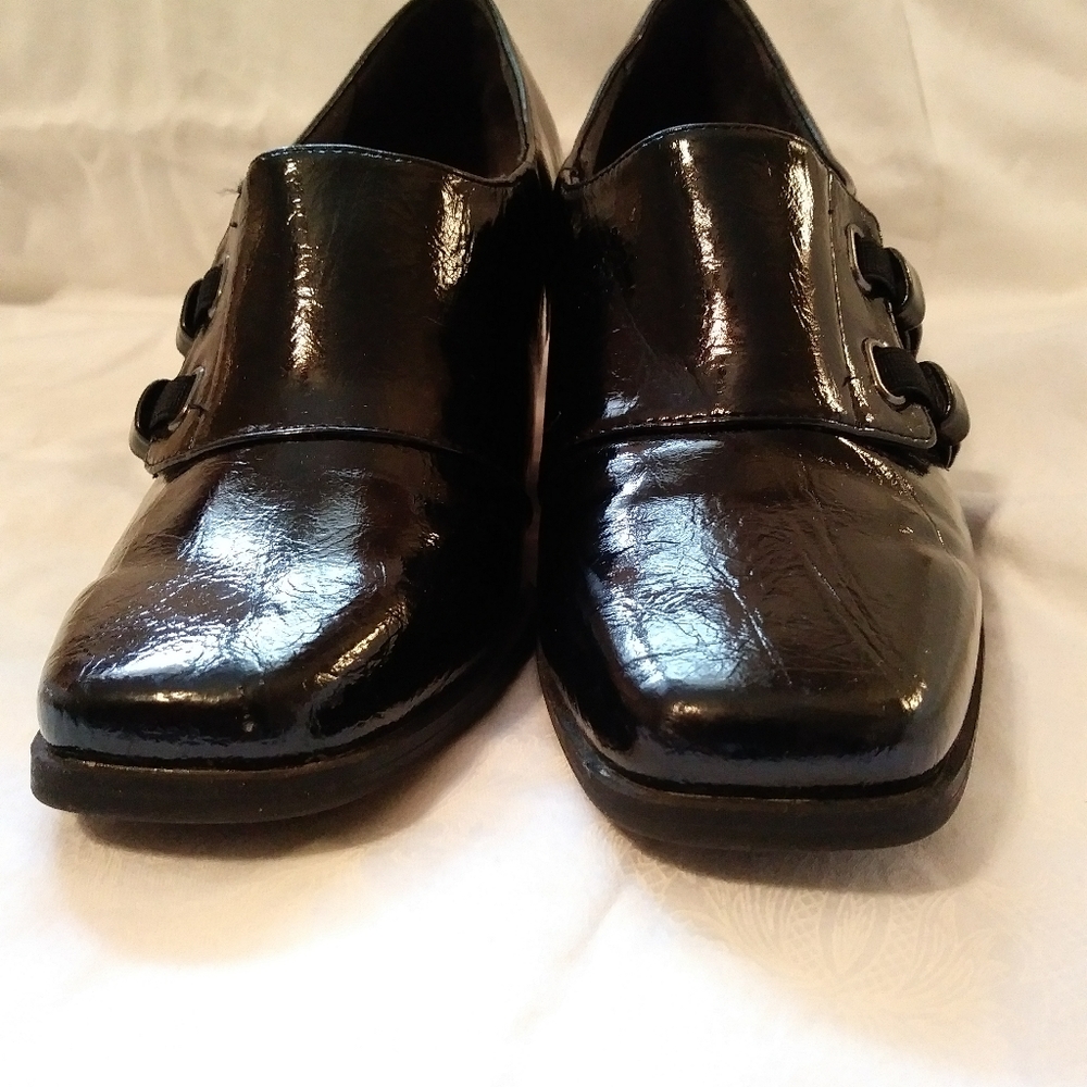 Black patent shoes